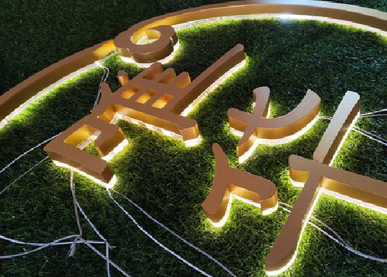  大余门头上的发光字你选对了吗？